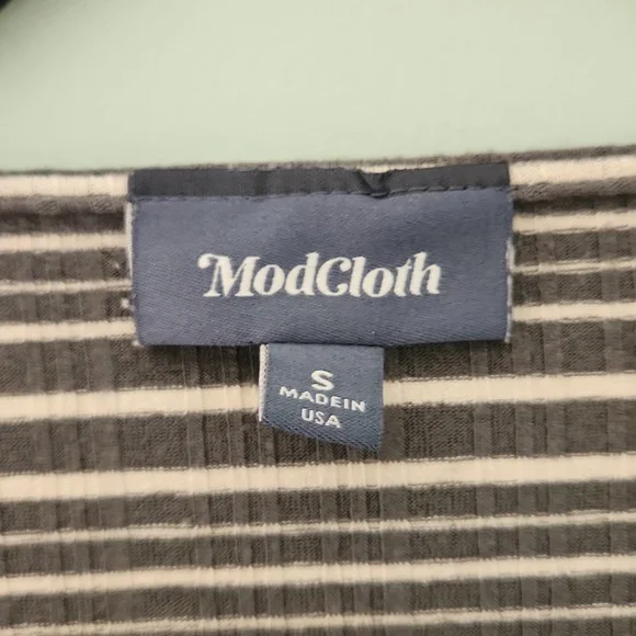 ⭕️ PRICE FIRM Modcloth Pair with Care Olive Striped Size Small Crop Top - Picture 6 of 9